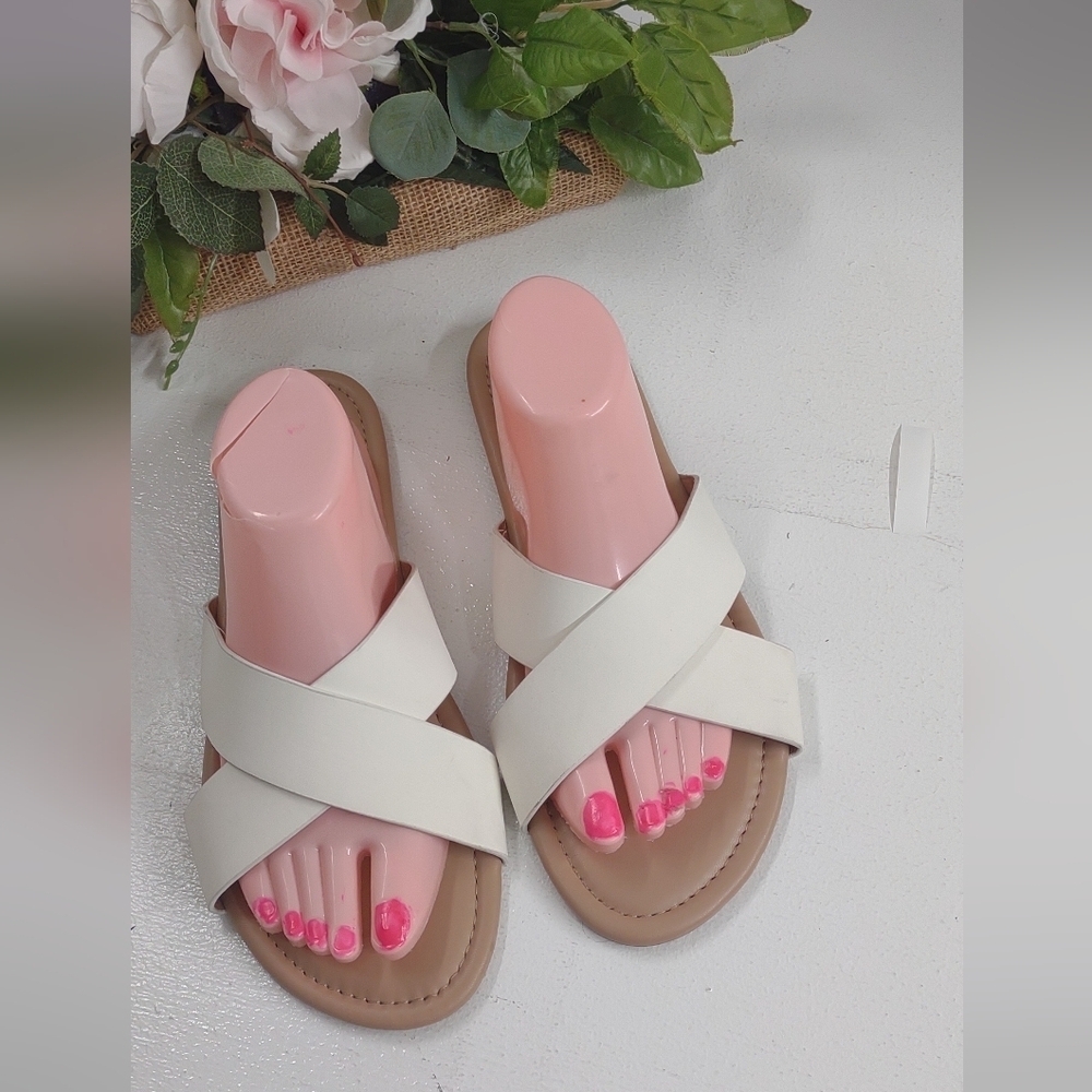 Muk Luks White and Tan Slide Sandals